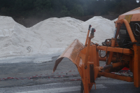 Θεσσαλονίκη: Μηχανήματα έργου στη «μάχη» για να παραμείνει ανοιχτό το οδικό δίκτυο