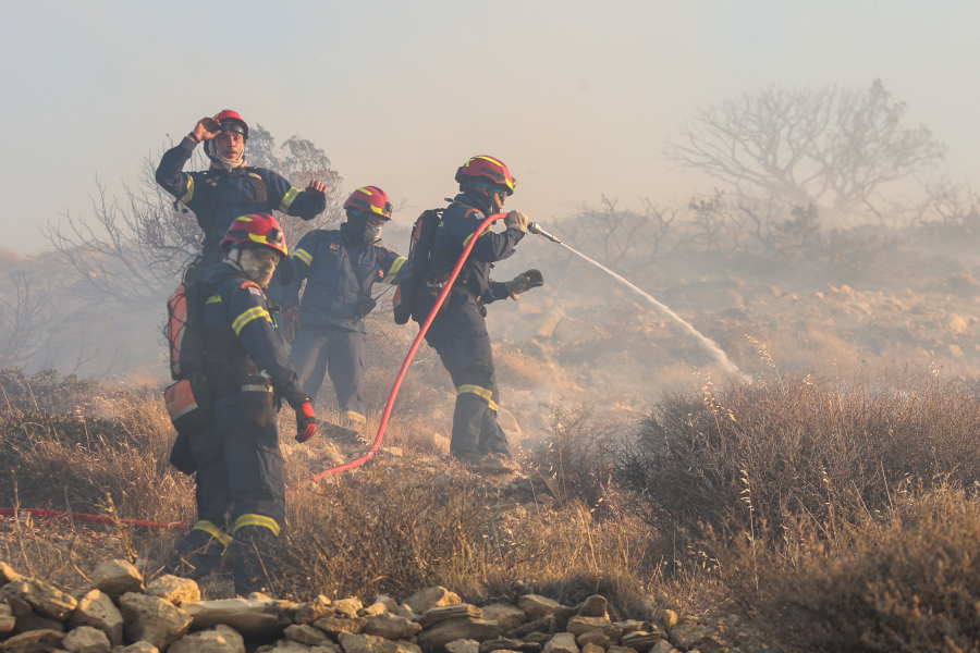 Πυροσβεστική για φωτιές: Διάσπαρτες εστίες στην Ιεράπετρα - Σταθερή η κατάσταση στη Βουρβουρού