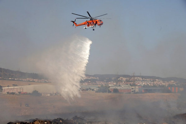 Υπο μερικό έλεγχο η φωτιά παλιό αεροδρόμιο στο Ελληνικό