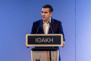Τσίπρας: Επίθεση στον Μητσοτάκη από τη Θεσσαλονίκη - Το «νεύμα» του περιμένουν οι προοδευτικοί πολίτες