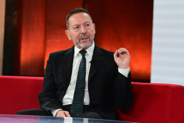 Ο «αρχιμάστορας» Στουρνάρας και η νέα επένδυση της UniCredit στην Alpha Bank, η ψηφιοποίηση του retail δικτύου του ΟΠΑΠ, η Photon Yacht, η 777DD και ο συντονισμός ελεγκτικών εταιρειών για το ξέπλυμα χρήματος