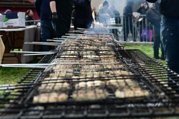Τελευταίες ετοιμασίες στα σχολεία για την Τσικνοπέμπτη 2026 εν μέσω αντιδράσεων