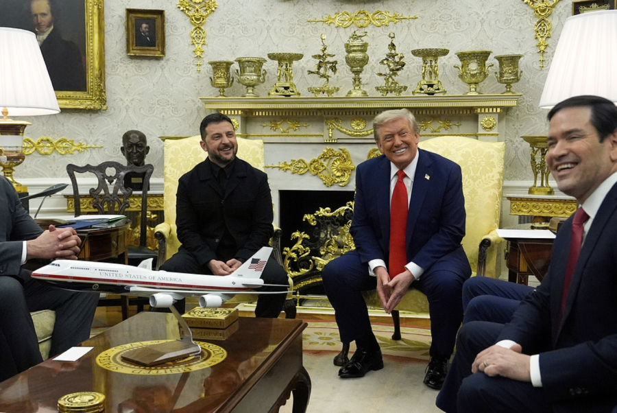 Από δικτάτορας μέχρι… προβληματικός - Μια σχέση μίσους και αγάπης μεταξύ Τραμπ και Ζελένσκι