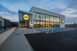 Μπλόκο σε καταστήματα Lidl επειδή απέκλεισε ελληνική γαλακτοβιομηχανία