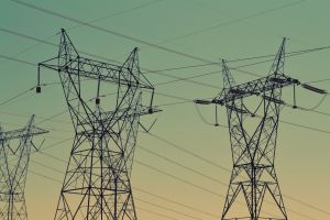 Ωρολογιακή βόμβα στα τιμολόγια ρεύματος: Η αγορά ηλεκτρισμού σε τεντωμένο σκοινί