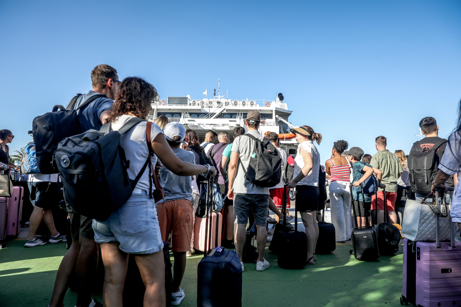 Συνεχίζεται η έξοδος των εκδρομέων του Αυγούστου – Στο 100% η πληρότητα σε πολλά δρομολόγια για Κυκλάδες