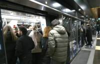 Μετρό Θεσσαλονίκης: «Πλημμύρισε» από κόσμο κατά τη χθεσινή 24ωρη λειτουργία (εικόνες)