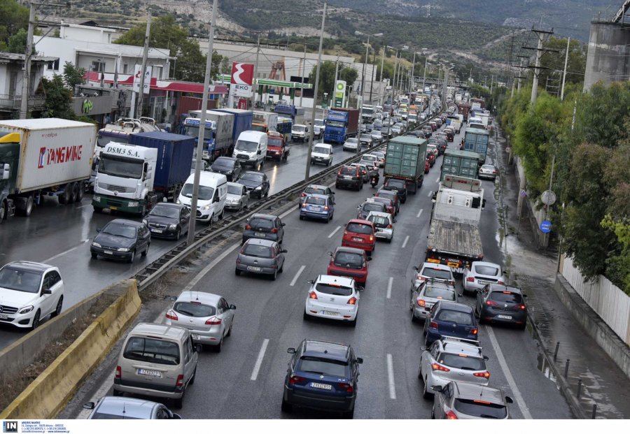 Κυκλοφοριακό χάος: Καθυστερήσεις στην Αττική Οδό, πού υπάρχουν προβλήματα