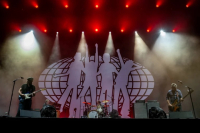 Χθες στο Release Athens χορέψαμε όπως παλιά με Damned και Supergrass