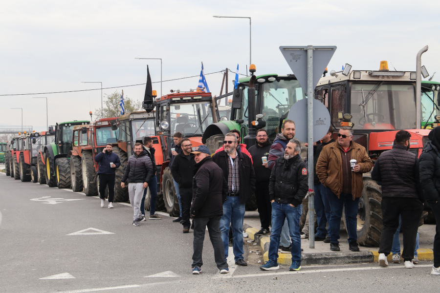 «Λύνουν» τα χειρόφρενα των τρακτέρ αγρότες και κτηνοτρόφοι της Θεσσαλίας την Τετάρτη