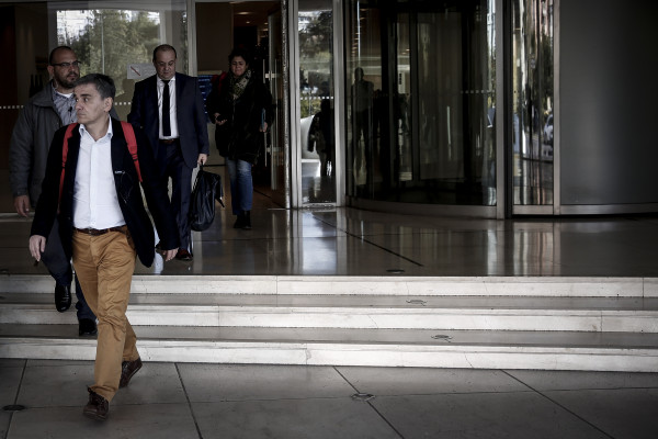 Οι δανειστές είναι εδώ - Nέα εμπλοκή με αναδρομικά συνταξιούχων και κατώτατο μισθό