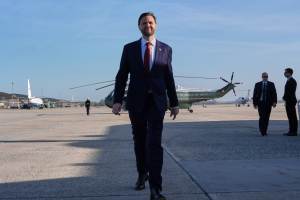 Ο Βανς προειδοποιεί το Ιράν να μην «παίξει» με τις ΗΠΑ στις συνομιλίες
