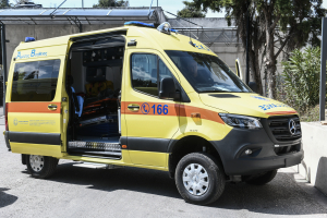 Σοκαριστικό τροχαίο με ηλικιωμένο στο Ρέθυμνο: Εκτινάχτηκε στο αντίθετο ρεύμα και όχημα τον χτύπησε ξανά