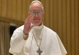 Πάπας σε αφρικανή καλόγρια: «Θα σε φιλήσω, αλλά μην με δαγκώσεις»
