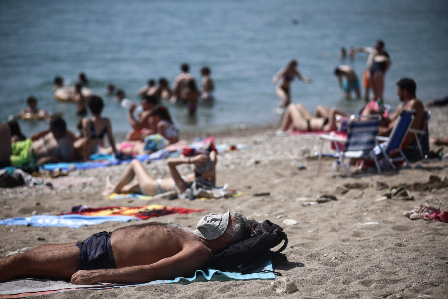 Καιρός σήμερα: Εώς και 38 βαθμούς η θερμοκρασία, επιμένουν οι άνεμοι