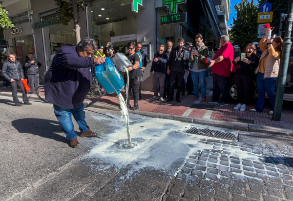 Γιατί αρνείται η κυβέρνηση τον εμβολιασμό