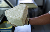 Ο «πόλεμος» της φέτας: Το βίντεο Κασσελάκη ενόχλησε Μαρινάκη και Σκέρτσο - «Πολιτικός απατεώνας»