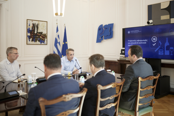 Τρία νέα εργαλεία για την προστασία ανηλίκων από αλκοόλ και τσιγάρα - Πώς θα εφαρμοστούν