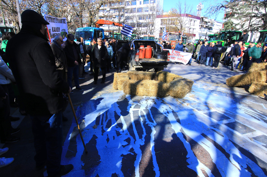 Συνεχίζουν τις κινητοποιήσεις οι αγρότες του κάμπου