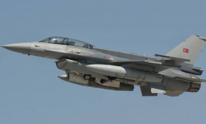 Χαμηλή πτήση τουρκικού F16 «χαιρετά» Πορθητή και Μπαρμπαρός