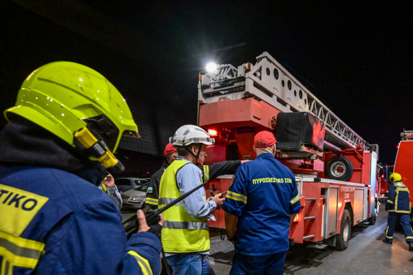 Φωτιά στη Νέα Σμύρνη - Εντοπίστηκε απανθρακωμένη γυναίκα