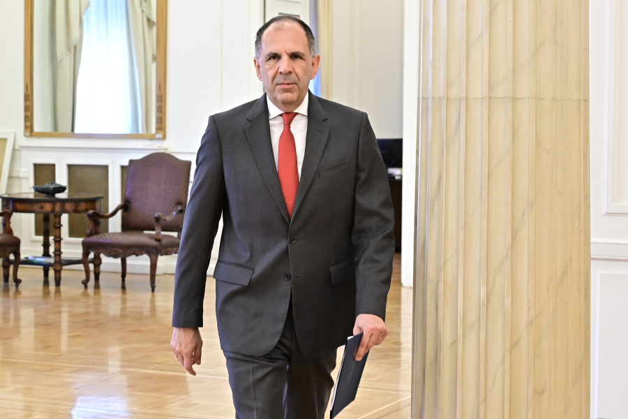 Διαψεύδει ο Γεραπετρίτης τα περί εμπλοκής μέλους της οικογενείας του στο έργο της ηλεκτρικής διασύνδεσης