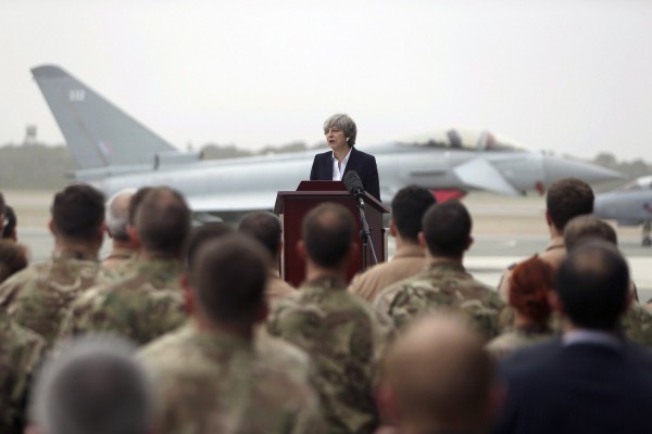 Κύπρος: Επίσκεψη Μέι στις βρετανικές βάσεις