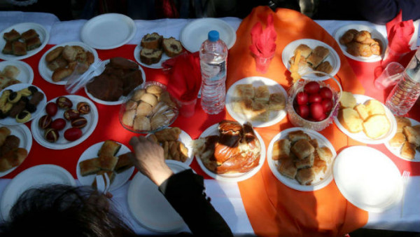 Γιορτινό τραπέζι σε 1000 συμπολίτες μας την Κυριακή του Πάσχα από τον δήμο Αθηναίων
