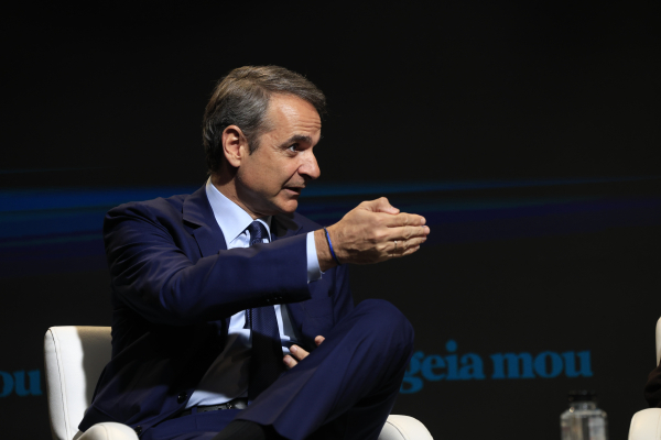 Η δημοσκοπική πίεση φέρνει παροχές: Το σχέδιο της κυβέρνησης για μέτρα 2 δισ. στη ΔΕΘ