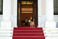 Πλήγμα για τη ΝΔ, μικρή άνοδο για το ΠΑΣΟΚ δείχνουν οι νέες δημοσκοπήσεις