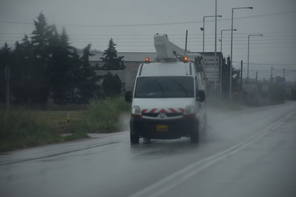 Ασταθής... ο καιρός το Σαββατοκύριακο με καταιγίδες και χαλάζι (εικόνες)