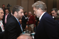 H επιστράτευση της «σκιώδους κυβέρνησης» και το τραπέζι Γερουλάνου σε δημοσιογράφους