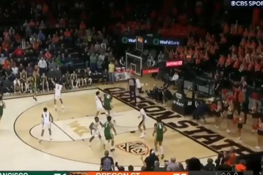 Πρώην «ερυθρόλευκος» καθόρισε θρίλερ στο NCAA με… for the win «βόμβα» (video)