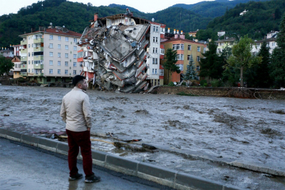 Τραγωδία δίχως τέλος για την Τουρκία: Τουλάχιστον 27 οι νεκροί από τις πλημμύρες στις βόρειες περιφέρειες (βίντεο)