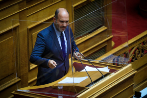 Επιμένει ο Μαρκόπουλος