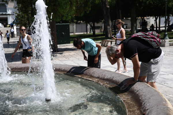 Heat Dome Grips Greece: Extreme Temperatures to Persist Through Midweek