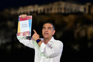 Η ΕΛΑΣ του Τσίπρα οριοθετείται έναντι του ΠΑΣΟΚ και απαντάει στις προκλήσεις