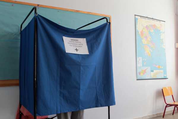 Δημοψήφισμα: Τι γίνεται στα εκλογικά κέντρα