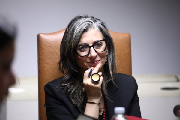 ΗΠΑ: Δικαστής αναστέλλει τις κυρώσεις σε βάρος της Αλμπανέζε