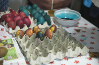 Πασχαλινά αυγά με φυσικό τρόπο: Πώς γίνεται το βάψιμο και με ποια υλικά