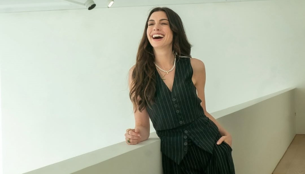 Η επική τούμπα της Αν Χάθαγουεϊ στα γυρίσματα του «The Devil Wears Prada 2» (vid)