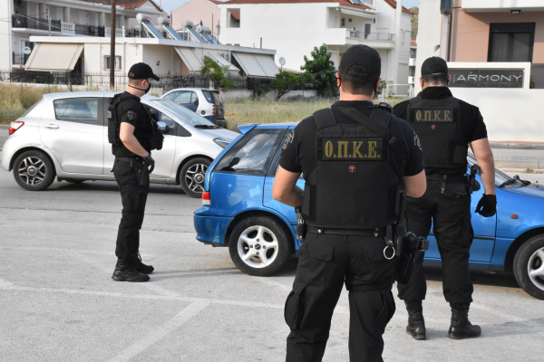 Σκηνές «φαρ ουέστ» στο Άργος - Πυροβολισμοί στη κεντρική πλατεία (Βίντεο)