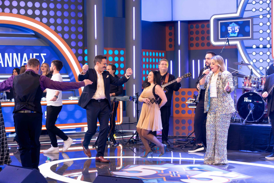 «5X5» ΣΠΕΣΙΑΛ: Ο Θάνος Κιούσης στήνει το απόλυτο πασχαλινό γλέντι στο πλατό (Βίντεο)