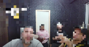 Παρά την κατακραυγή το YouTube συνεχίζει να «φιλοξενεί» τα βίντεο του 42χρονου με τον βασανισμό ΑμεΑ