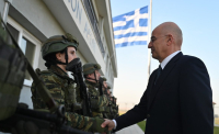 Σε φυλάκιο στον Έβρο ο Νίκος Δένδιας