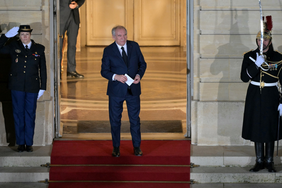 Γαλλία - Φρανσουά Μπαϊρού: Το «τελευταίο χαρτί» του Μακρόν και η «μαχαιριά» του Moody's