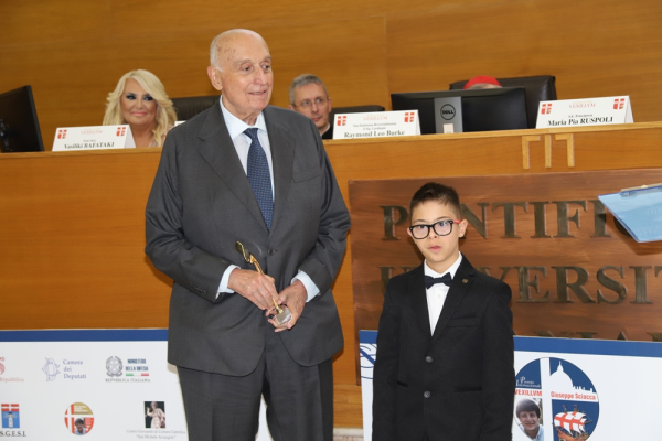 Famagusta: Διεθνές βραβείο στον 10χρονο Ανδρέα Χριστοδούλου με σύνδρομο Down