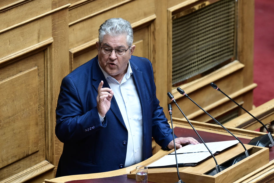 Κουτσούμπας κατά ΠΑΣΟΚ: Ράβει κοστούμι συγκυβέρνησης με την ΝΔ