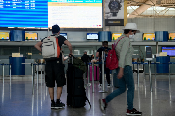 Με τεστ «σφραγίζουν» σύνορα και αεροδρόμια της χώρας για την αντιμετώπιση του κορονοϊού