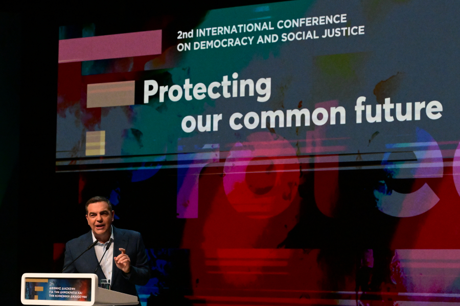 Τσίπρας στους NΥ Τimes: «Να πείσουμε τους ανθρώπους ότι αν οι προοδευτικοί αναλάβουν τη διακυβέρνηση, το μέλλον τους θα είναι διαφορετικό»